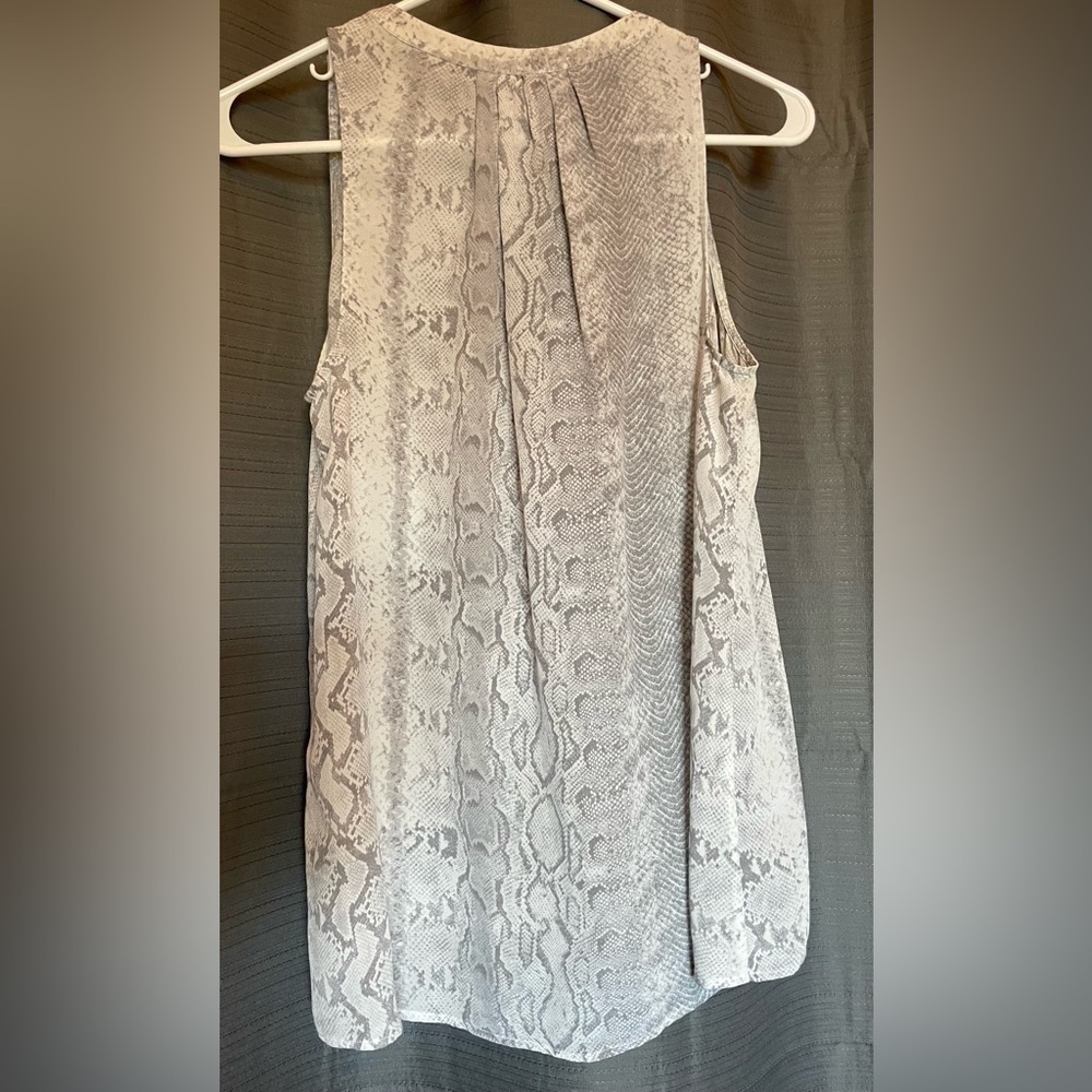 Joie 100% silk sleeveless snake print blouse - Picture 2 of 5